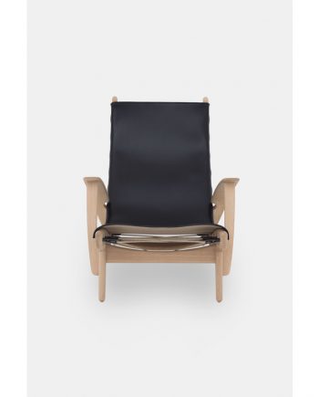 PV Lounge Chair by Poul Volther PV Lounge Chair in oak / black saddle leather | Klassik Studio